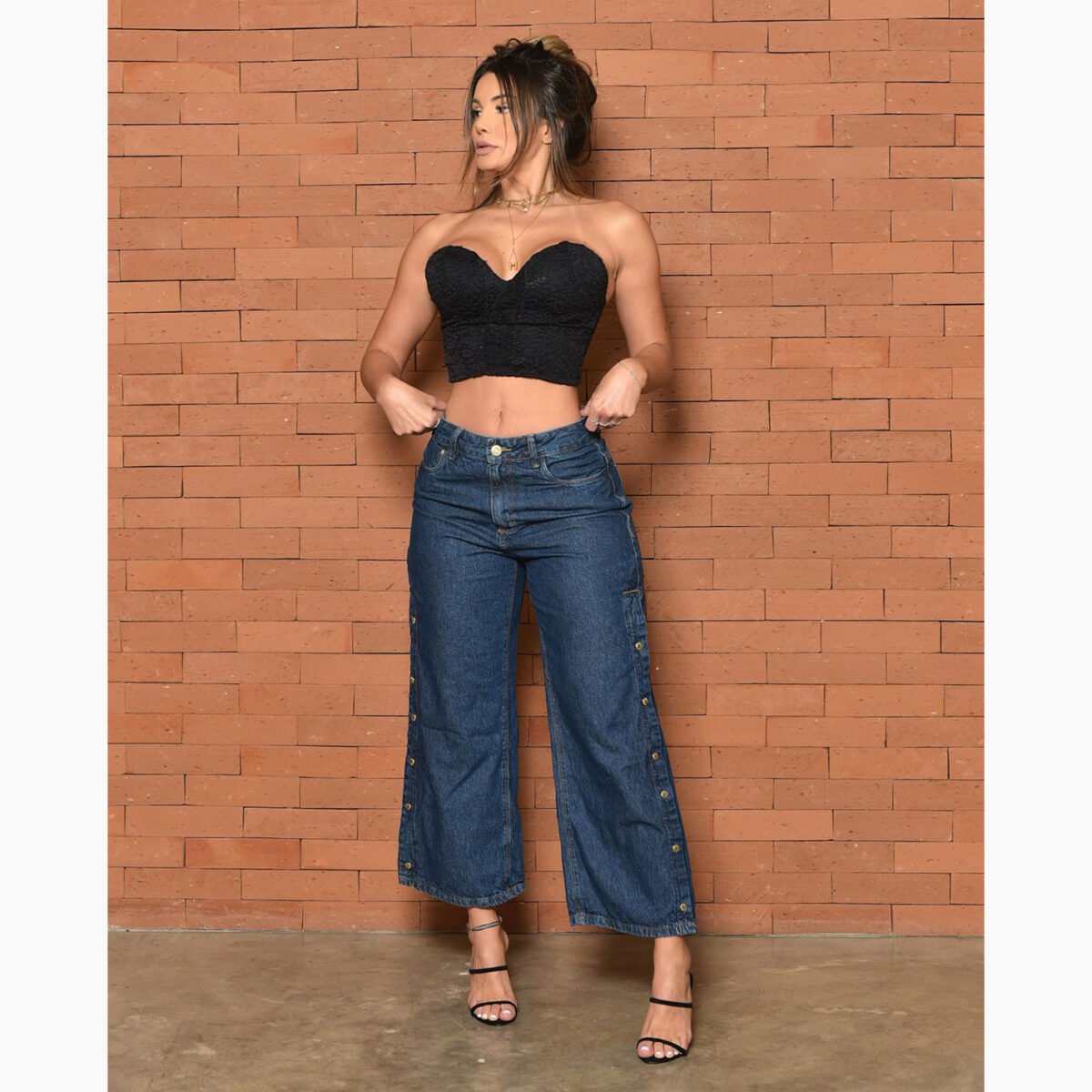 CALÇA JEANS FEMININA RETA MODELO CROPPED FLARE – MARCA CONSCIÊNCIA JEANS –  REFERÊNCIA 2101940 – Jeans Sob Medida